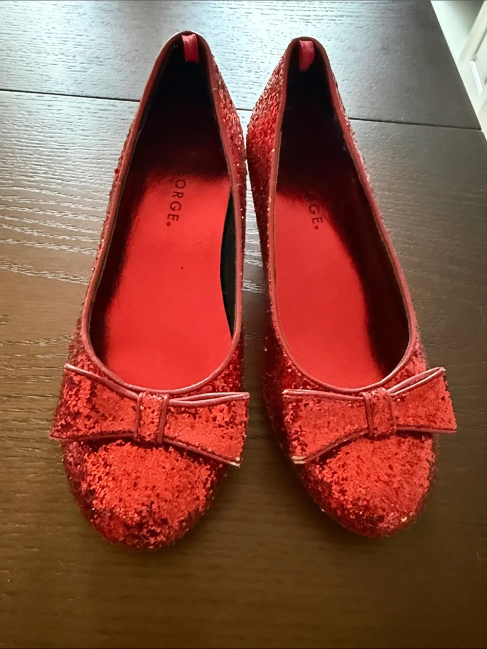 Red Glitter Bow kitten heels girls size 4 - perfect for Wicked & Wizard of Oz